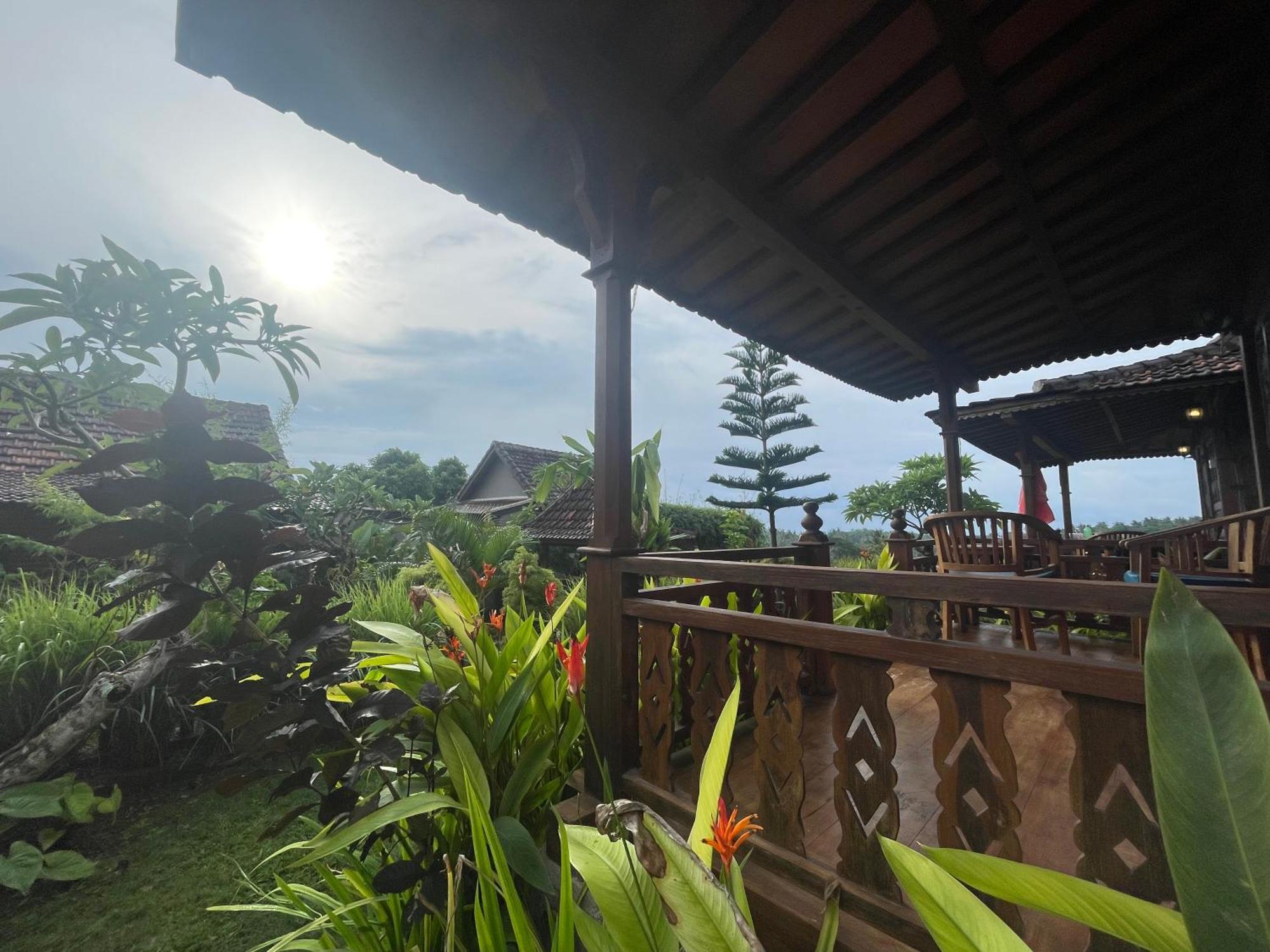 Kepaon Gari Inn Polilit Buitenkant foto